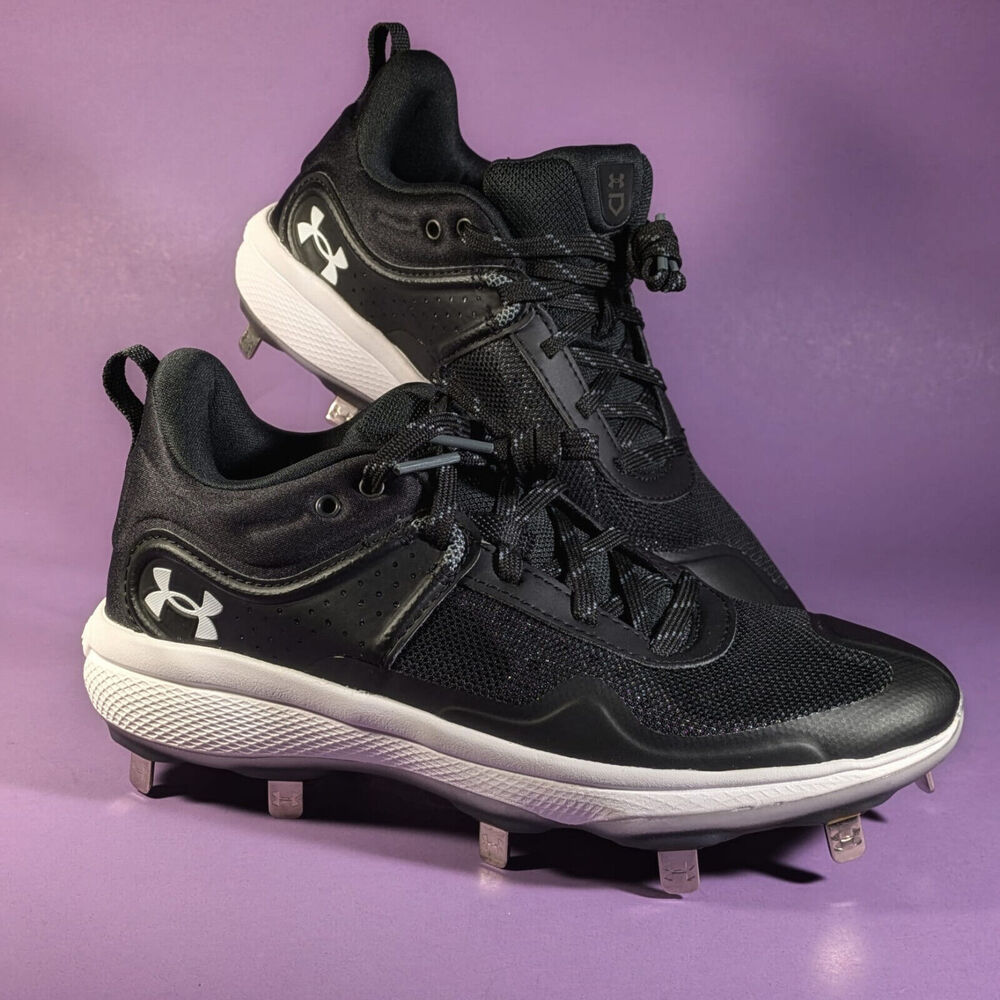 NWOT Under Armour Glyde MT Women's Cleats Sz 6 Softball Baseball Metal